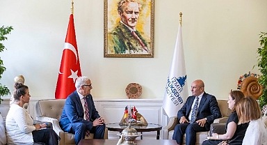 “İzmir'den güzel izler bırakarak ayrılacaksınız”