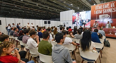 İzmir Kahve Fuarı’na büyük ilgi Sektörün öncü isimleri İzmir Kahve Fuarı’nda 