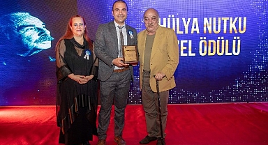 İzmir Şehir Tiyatroları’na 6 dalda “Özdemir Nutku” ödülü