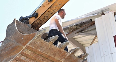 Kaçak yapı yıkımını kuş yuvası durdurdu