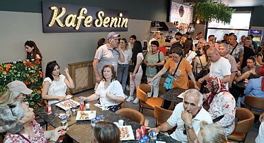 “Kafe Senin”, Hizmete Girdi