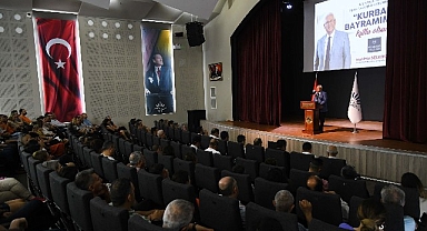 Karabağlar Belediyesi'nde bayramlaşma sevinci