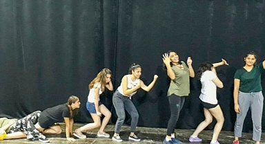 Karşıyaka Belediye Tiyatrosu yaz kursu kayıtları başladı!