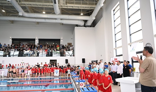 Kartepe'de 245 Minik yüzücü mücadele etti