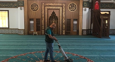 Keçiören’deki camilerde bayram temizliği