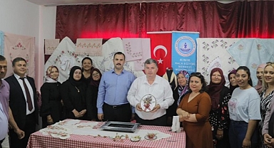 Kınık’ta Halk Eğitim Kursları Sergisi Ve Kermes Düzenlendi