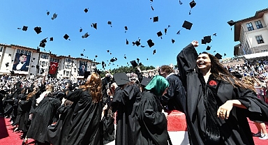 Koç Üniversitesi 29’uncu Dönem Mezunlarını Verdi