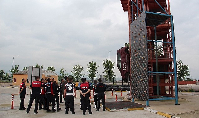 Kocaeli Büyükşehir Belediyesi'nden 10 yılda 2.171 İtfaiyeciye eğitim
