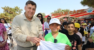 Menderes’te Mavi Bayraklar Göndere Çekildi