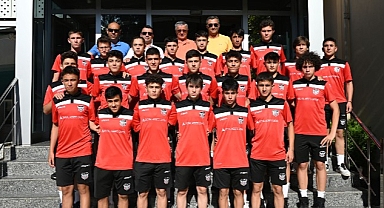 Şampiyonluk pastasını birlikte kestiler