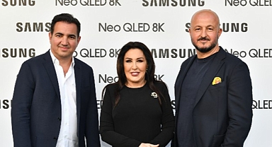 Samsung, Nükhet Duru’nun eşsiz sahne performansıyla 2023 model televizyonlarını İzmir’de tanıttı