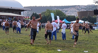 Sekapark Yağlı Güreşlerinde son 16 turu başpehlivanları belli oldu