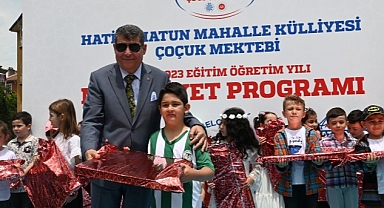 Selçuklu Belediyesi Hatice Hatun Külliyesi Çocuk Mektebinde 4-6 yaş grubunda eğitim alan öğrenciler için mezuniyet töreni düzenledi