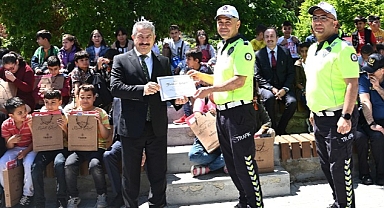 Selçuklu Belediyesi örnek okul dışı öğrenme ortamlarından olan ve çocuklara trafik bilincini küçük yaştan itibaren aşılayan Trafik Eğitimi verdi