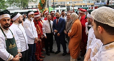 Tatlı devinden Mehter Marşlı açılış