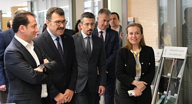 TÜBİTAK Başkanı Prof. Dr. Hasan Mandal Şişecam Bilim, Teknoloji ve Tasarım Merkezi'ni Ziyaret Etti