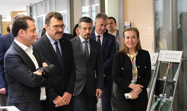 TÜBİTAK Başkanı Prof. Dr. Hasan Mandal Şişecam Bilim, Teknoloji ve Tasarım Merkezi'ni Ziyaret Etti