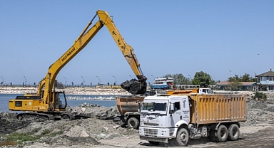 Vali Ozan Balcı Çevre Gününde Dip Çamuru Çıkarma Çalışmalarını İnceledi