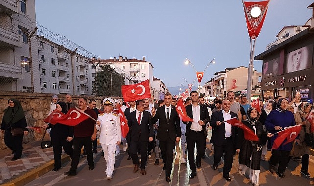 15 Temmuz Demokrasi ve Milli Birlik Günü'nde Gölcük dimdik ayakta