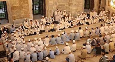 15 Temmuz şehitleri için sabah namazında buluştular