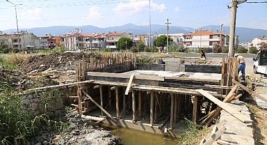 Akçay Pina Deresi’ne yeni köprü yapılıyor