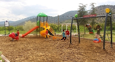 Antalya Büyükşehir ilçelerde çocuklar için oyun parkı yaptı