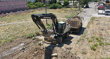 Aydın Büyükşehir Belediyesi Söke'de yol yapım çalışmalarına devam ediyor