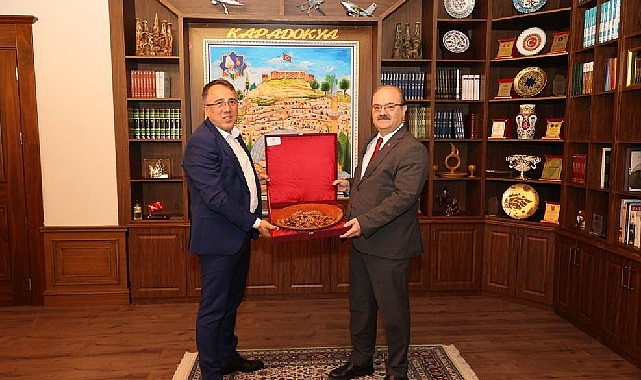 Bakan yardımcısı Çam'dan Belediye Başkanı Savran'a ziyaret