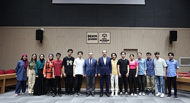 Başkan Altay YKS’de İlk 100’e Giren Konyalı Öğrencilerle Bir Araya Geldi