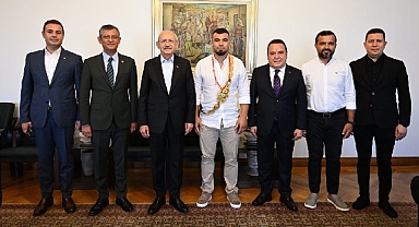 Başkan Böcek ve Başpehlivan Zeybek'ten CHP Genel Başkanı Kılıçdaroğlu'na ziyaret
