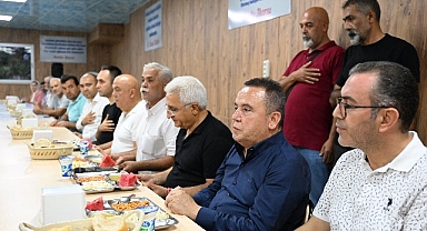 Başkan Böcek, yas-ı matem orucu tutan vatandaşlarla bir araya geldi