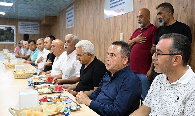 Başkan Böcek, yas-ı matem orucu tutan vatandaşlarla bir araya geldi