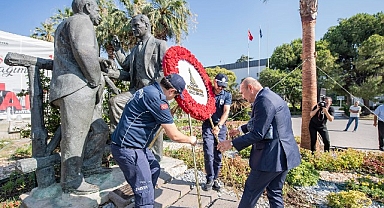 Başkan Soyer’den Ata’ya ve İnönü’ye saygı çelengi