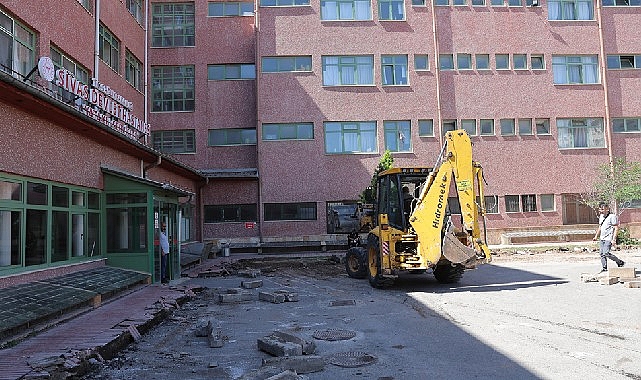 Devlet hastanesi'nin çevresi yenileniyor