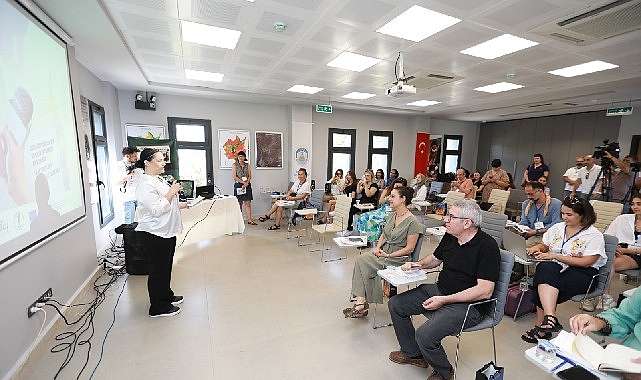 Genç Gazeteciler Efes Tarlası Yaşam Köyü'nde ustalarla buluştu