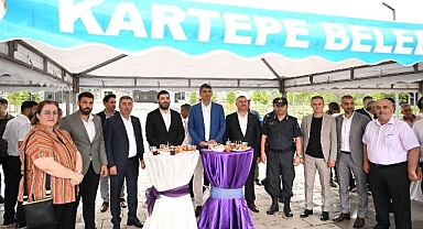 Kartepeliler kent meydanında bayramlaştı