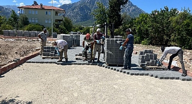 Kemer’de yol ve kaldırım çalışmaları