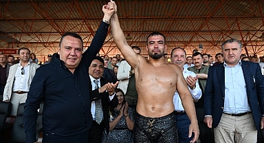 Kırkpınar'da Başpehlivan Yusuf Can Zeybek