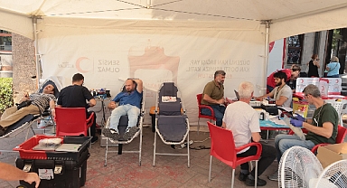 Kocaeli'de muhtarlardan Kızılay'a kan bağışı