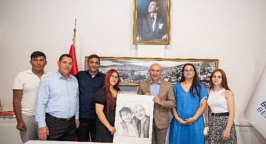 Litvanya’dan gelen Roman gençler Başkan Soyer’i ziyaret etti