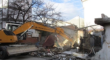 Metruk binalar tehlike olmaktan çıkıyor
