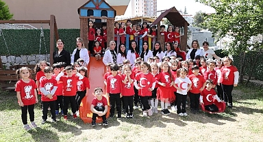 Nar çiçeklerinde tatil zamanı