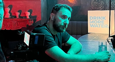 Oyuncu Fırat Çelik, Pernod Ricard 'Drink More Water' isimli yeni filmi ile su içmeye davet ediyor