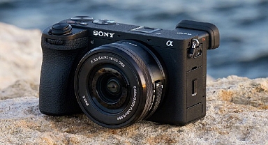 Sony Şimdiye Kadarki En Gelişmiş APS-C Kamerası A6700'ü ve Çok Yönlü Kompakt Shotgun Mikrofon ECM-M1'yi Kullanıcılarla Buluşturuyor.