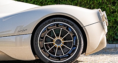 Süper otomobillerin orjinal ekipmanı olarak pistte performans, yolda güvenlik sunmak için tasarlandı