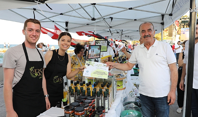 Tirilye zeytin şenliği ile çoştu