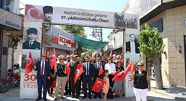 Urlalılar 97 yıldır Atatürk’ü bağrına basıyor