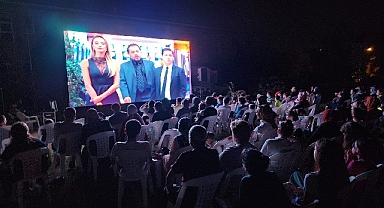 Açık havada sinema keyfi Gölcük'te bir başka güzel