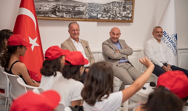 Adıyamanlı depremzede çocuklardan Başkan Soyer'e teşekkür