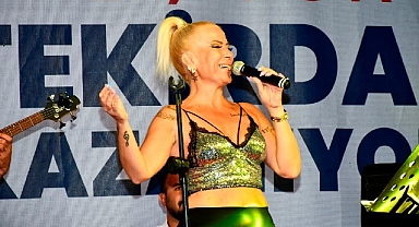 Ahievren Mahallesi 4. Geleneksel Kavun – Karpuz Şenliği Konseri büyük beğeni topladı